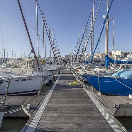 Πλωτό κατάλυμα Sailboat Unique Experience