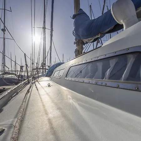 Sailboat Unique Experience Ботель *