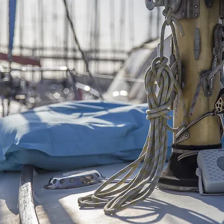 Sailboat Unique Experience Лиссабон