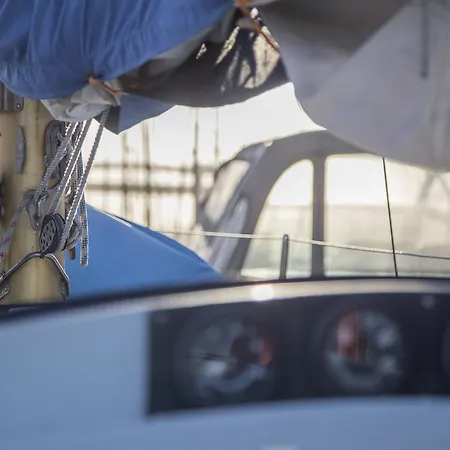 Ботель Sailboat Unique Experience