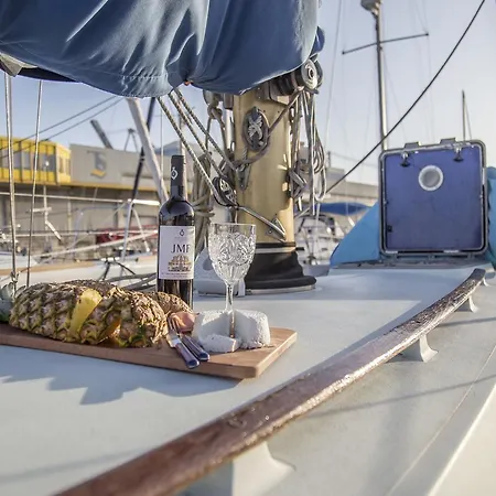 Ботель Sailboat Unique Experience Лиссабон